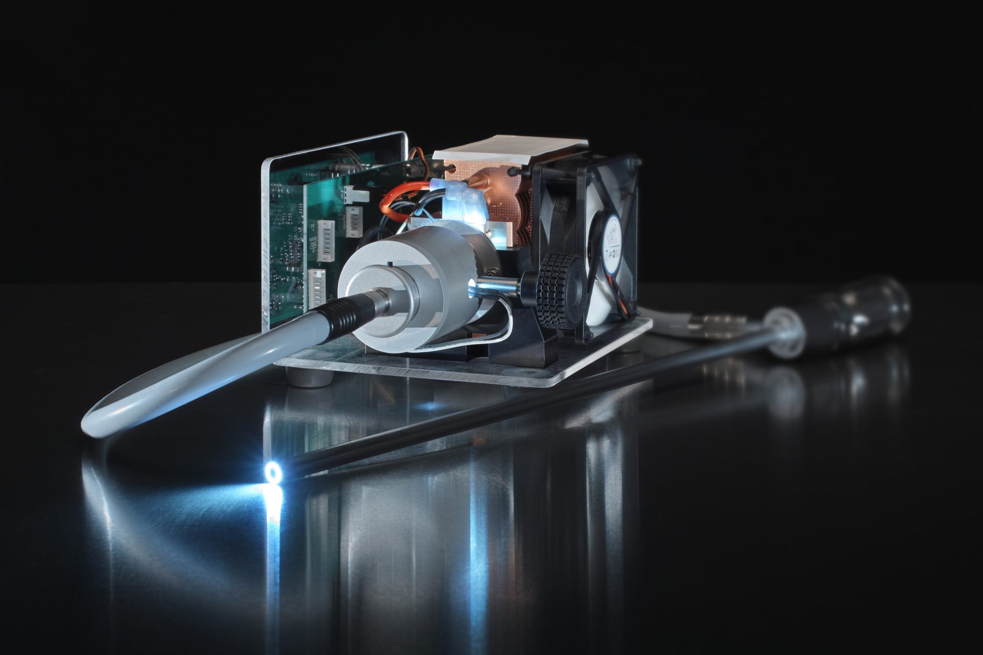 Photonic_Endoskopie-Lichtquelle_Hardware-Entwicklung-1920x1280.jpg